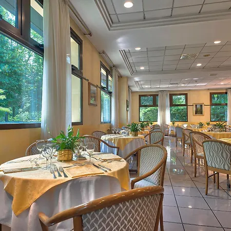 Petrarca Terme ホテル 4*